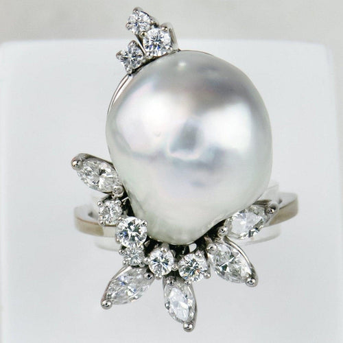 Bague 55.5 Bague en or blanc avec perle baroque et diamants 58 Facettes 1855