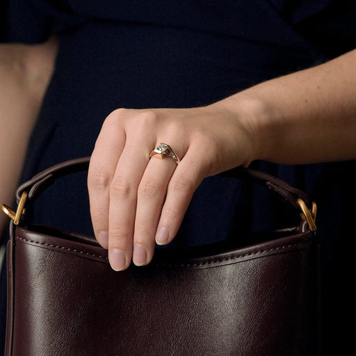 Bague 52 Bague asymétrique solitaire en or jaune 18K et diamants 0,60 ct 58 Facettes DRE1847