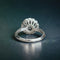 Bague 52 Bague halo en or blanc 18 carats avec diamants (1 ct) 58 Facettes 369
