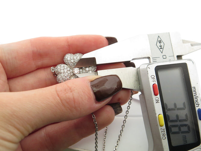 Collier Collier pendentif fleur camélia en or blanc 18k et diamants 1,63 ct 58 Facettes 270129