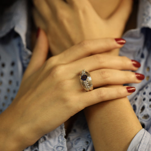 Bague 56 Bague en or gris 18 carats avec saphir de Ceylan et diamants, taille 56-57 58 Facettes FB07144