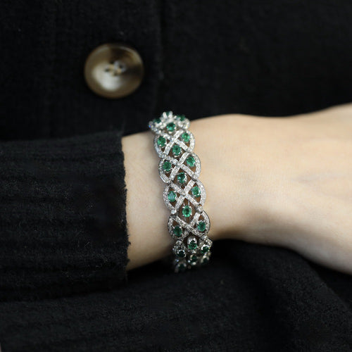 Bracelet Bracelet en or gris 18 carats avec émeraudes et diamants H-VS 58 Facettes FB09597