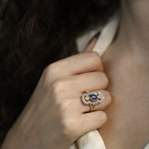 Bague 55 Bague en or jaune et gris 18 Cts avec saphirs et diamants vers 1970. Taille 55. 58 Facettes FB10280