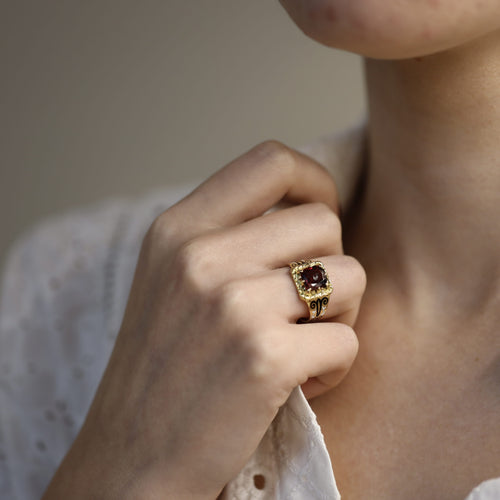 Bague 54 Bague chevalière Napoléon III en or jaune 18K avec émail et grenat, taille 54 58 Facettes FB10425
