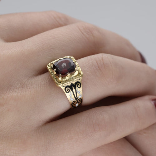 Bague 54 Bague chevalière Napoléon III en or jaune 18K avec émail et grenat, taille 54 58 Facettes FB10425