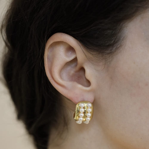 Boucles d'oreilles Poiray Persane - Boucles d’oreilles en or jaune 18 carats et perles de culture 58 Facettes FB11036