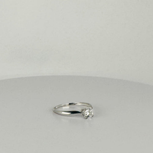 Bague 53 Bague vintage en or blanc 18 carats avec spinelle blanc 58 Facettes 2501011