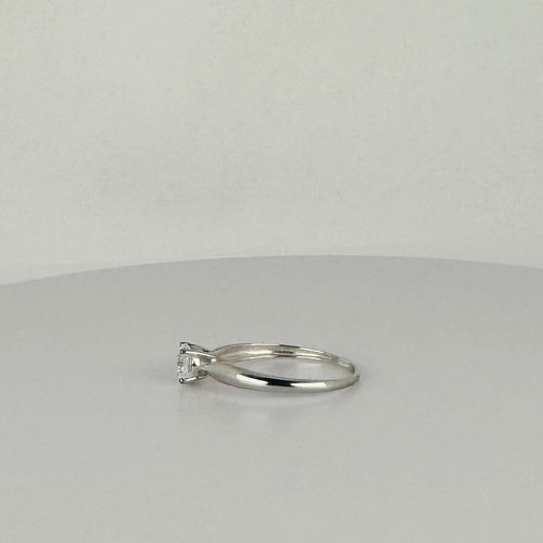 Bague 53 Bague vintage en or blanc 18 carats avec spinelle blanc 58 Facettes 2501011