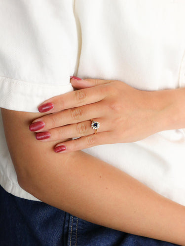 Bague 52.5 Bague marguerite vintage en or jaune 18k, saphir et diamants 58 Facettes 1CA0000011/1