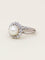 Bague 50 Bague marguerite vintage en or blanc 18 carats avec perle et diamants 58 Facettes 1186.3