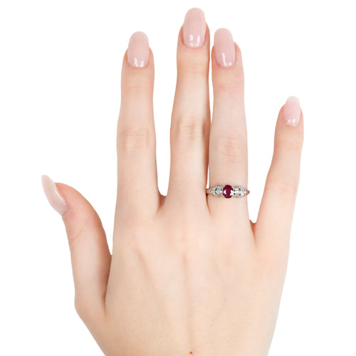 Bague 54 Bague en or blanc 18 carats avec rubis birman 0,70 ct et diamants 58 Facettes 6163