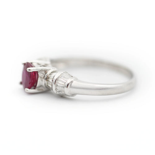 Bague 54 Bague en or blanc 18 carats avec rubis birman 0,70 ct et diamants 58 Facettes 6163