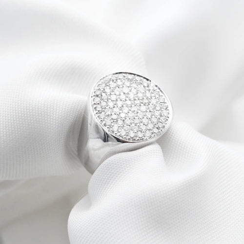 Bague 57 Bague chevalière pavée de diamants en or blanc 18 kt 58 Facettes 7242