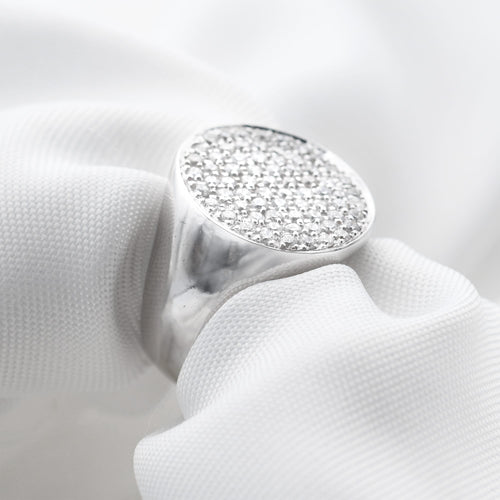 Bague 57 Bague chevalière pavée de diamants en or blanc 18 kt 58 Facettes 7242