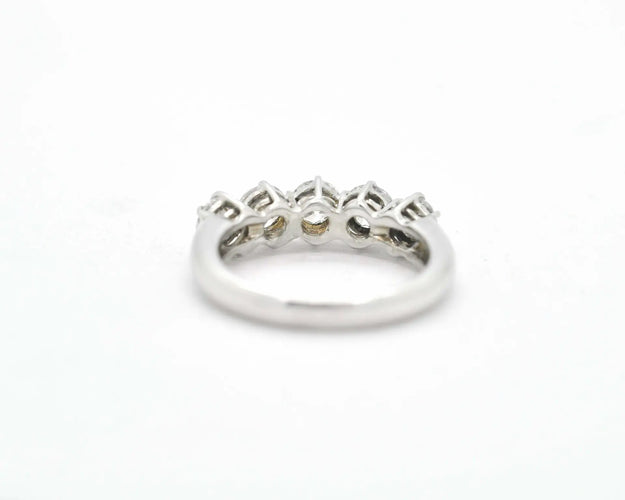 Bague Rivière - Bague en or blanc et diamants 58 Facettes 8757