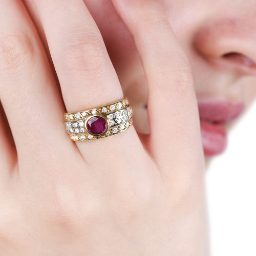 Bague 53 Bague en or jaune 18 K avec rubis 0,80 ct et diamants 58 Facettes 8957