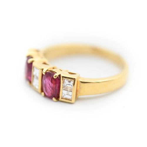 Bague Bague en or jaune 18 kt avec rubis et diamants 58 Facettes 9879