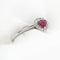 Bague Bague en or blanc 18 carats avec rubis cœur et diamants 58 Facettes 12025