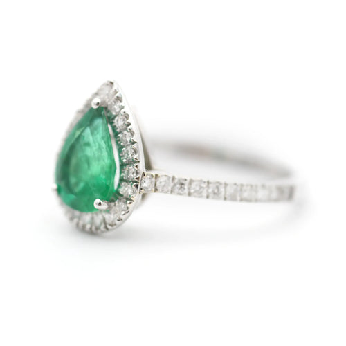 Bague 53 Bague en or blanc 18 kt avec émeraude 1,04 ct et diamants 58 Facettes 13423