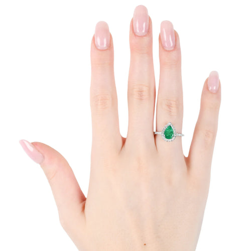 Bague 53 Bague en or blanc 18 kt avec émeraude 1,04 ct et diamants 58 Facettes 13423