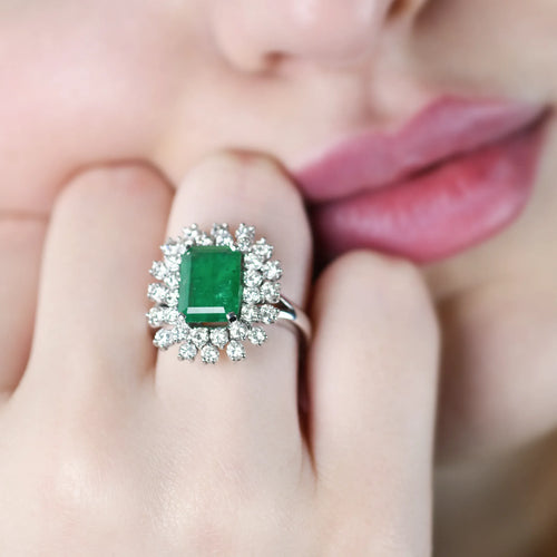 Bague Bague en or blanc 18 ct avec émeraude 2,81 ct et diamants 58 Facettes 13755