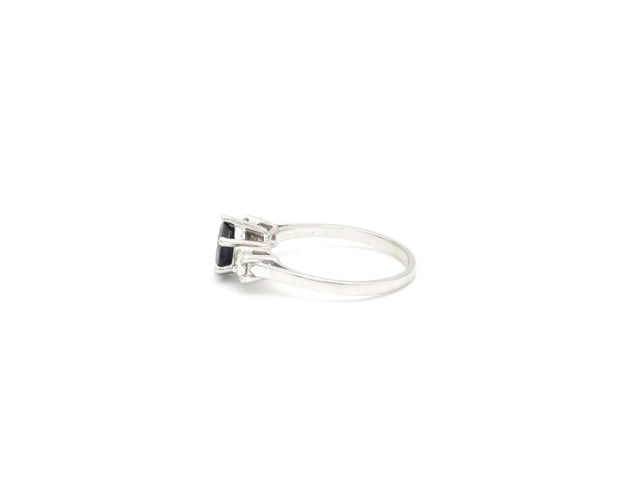 Bague 55 Bague en or blanc 18 carats, saphir ovale et diamants 58 Facettes 14308