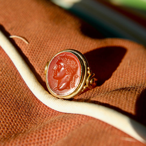 Bague Bague victorienne - Intaille en cornaline Jules César en or 18k 58 Facettes