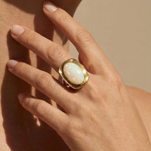 Bague 52.5 Bague Mid-Century en or jaune 14K avec opale cabochon 58 Facettes 3229-19
