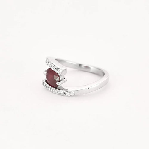 Bague 53 Bague mouvementée en or blanc 18K avec rubis et diamants 58 Facettes GU267