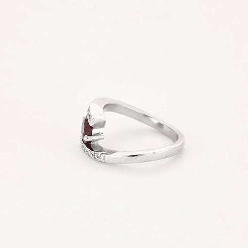 Bague 53 Bague mouvementée en or blanc 18K avec rubis et diamants 58 Facettes GU267