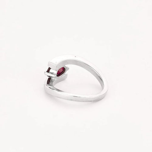 Bague 53 Bague mouvementée en or blanc 18K avec rubis et diamants 58 Facettes GU267