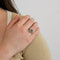 Bague 55 Bague motif floral en platine et or gris avec diamants et émeraude 58 Facettes 240356