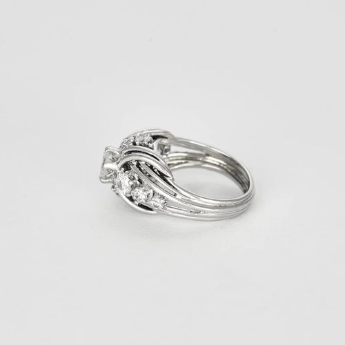 Bague 46 Bague dôme en or blanc 18 carats et diamants 58 Facettes 250016