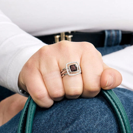 Bague 52 Bague moderne or gris, grenat et diamants 58 Facettes 250171