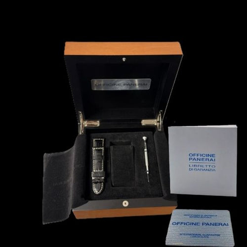 Montre Panerai Luminor Base - Montre homme 44 mm en acier 58 Facettes MT39751