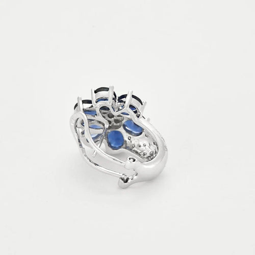 Boucles d'oreilles Boucles d'oreilles fleurs en or blanc, diamants et saphirs 58 Facettes 240725