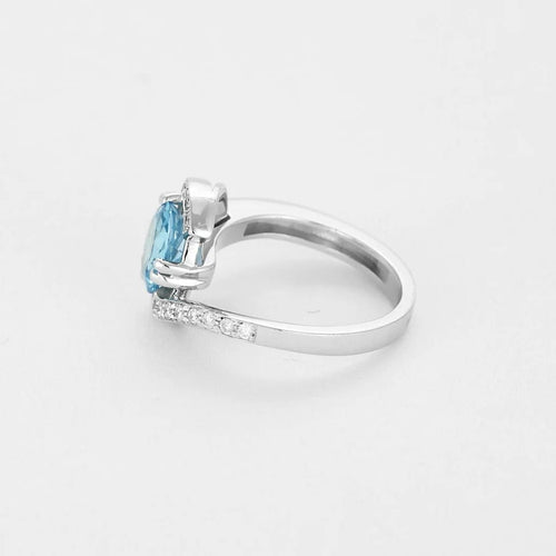 Bague 49 Bague tourbillon en or blanc, topaze et diamants 58 Facettes B250558