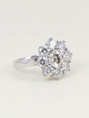 Bague 54 Bague marguerite or blanc diamants 3,90 carats 58 Facettes 1259.4