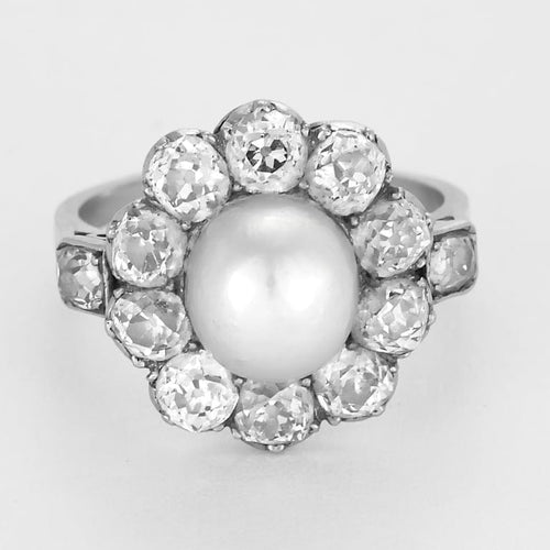 Bague 51 Rare Bague marguerite en platine, perle fine et diamants 58 Facettes GAP1897X2