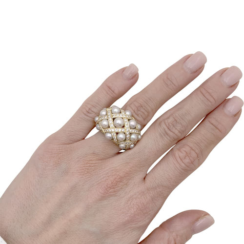 Bague 53 Bague Chanel, "Baroque", or jaune, diamants et perles. 58 Facettes 35390