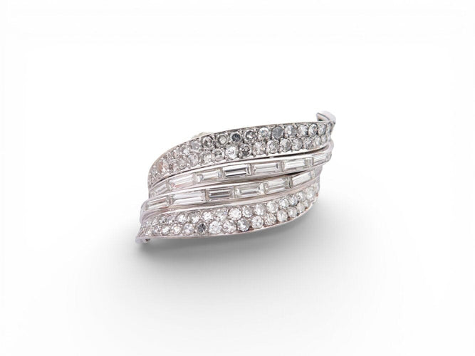 Broche broche 1960 sertie diamants baguette & ronds 9ct platine 15.4gr 58 Facettes 273027