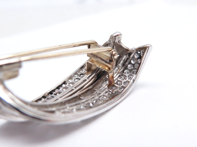 Broche broche 1960 sertie diamants baguette & ronds 9ct platine 15.4gr 58 Facettes 273027