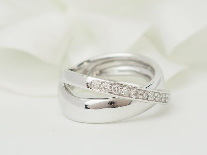 Bague 52.5 Bague croisée en or blanc 18 kt et diamants 58 Facettes 33642