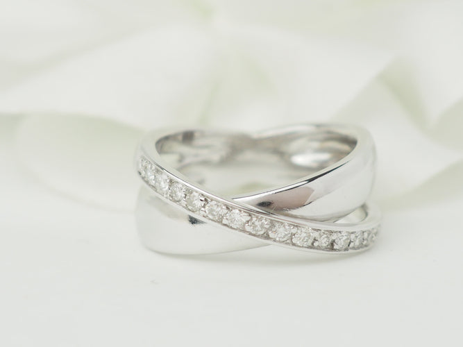 Bague 52.5 Bague croisée en or blanc 18 kt et diamants 58 Facettes 33642