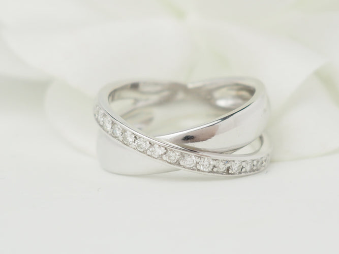 Bague 52.5 Bague croisée en or blanc 18 kt et diamants 58 Facettes 33642