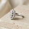 Bague 57 Bague en or blanc 14 carats avec diamants 58 Facettes 2832