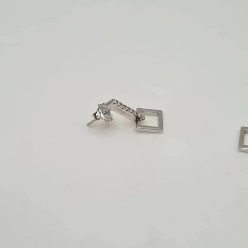 Boucles d'oreilles Boucles d'oreilles carrées en or blanc 18k serties de diamants 58 Facettes