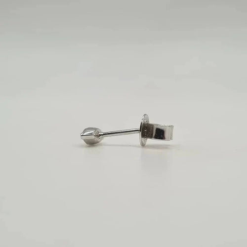 Boucles d'oreilles Boucle d’oreille puce en or blanc 18 carats et diamant navette 58 Facettes