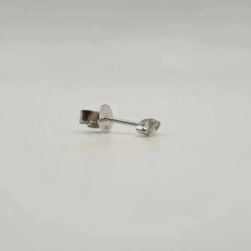 Boucles d'oreilles Boucle d’oreille puce en or blanc 18 carats et diamant navette 58 Facettes