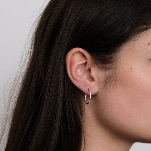 Boucles d'oreilles Boucles d'oreilles créoles en or blanc 18 carats et diamants 58 Facettes